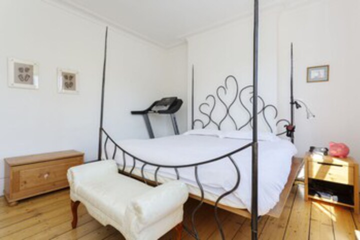 Room 14 of 24