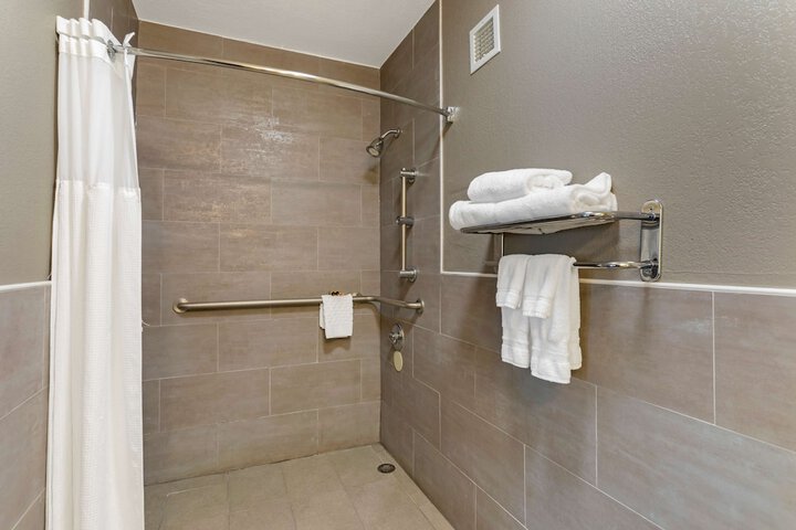 1 King Bed Exterior Entrance First Floor Microwave and Refrigerator WiFi Pet Friendly Room Full Breakfast (2 of 10)