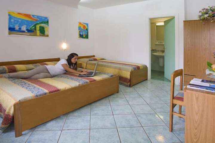 Room 5 of 43