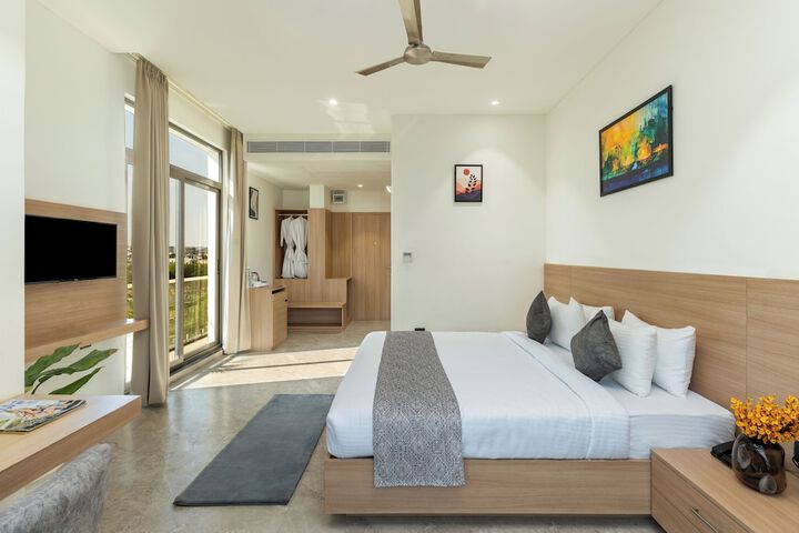 Room 9 of 35