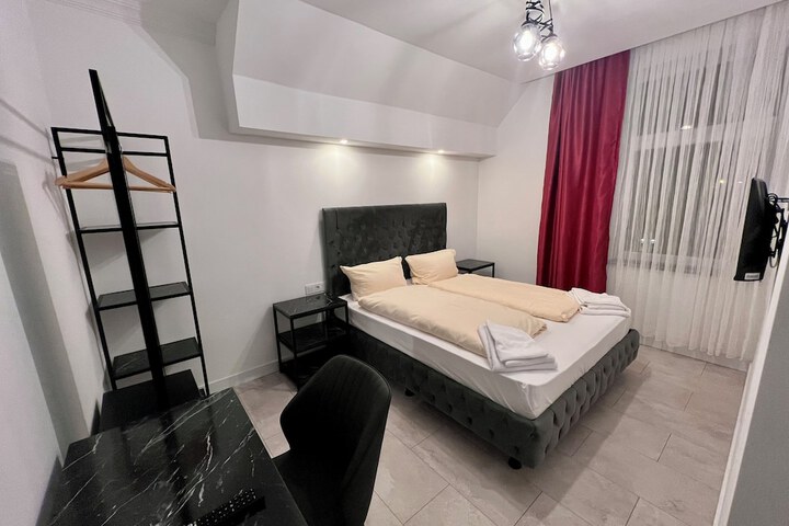 Room 10 of 35
