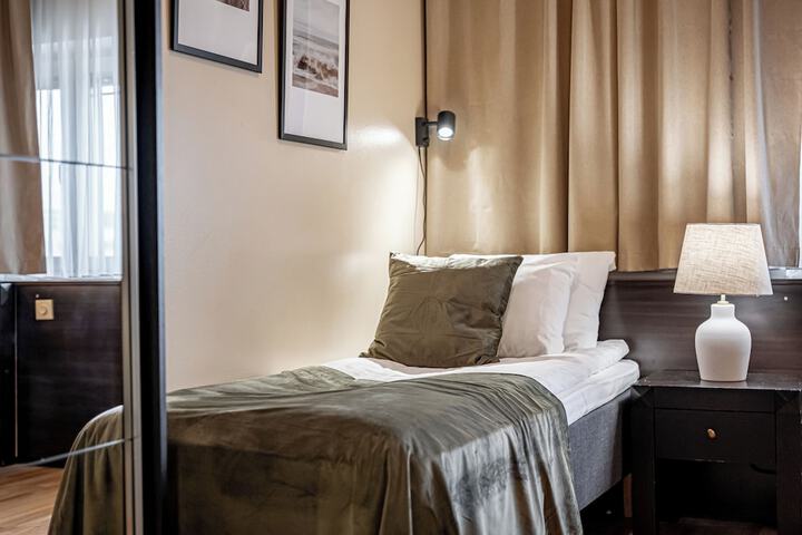 Room 44 of 185