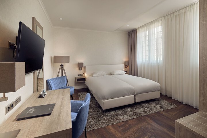 Room 26 of 125