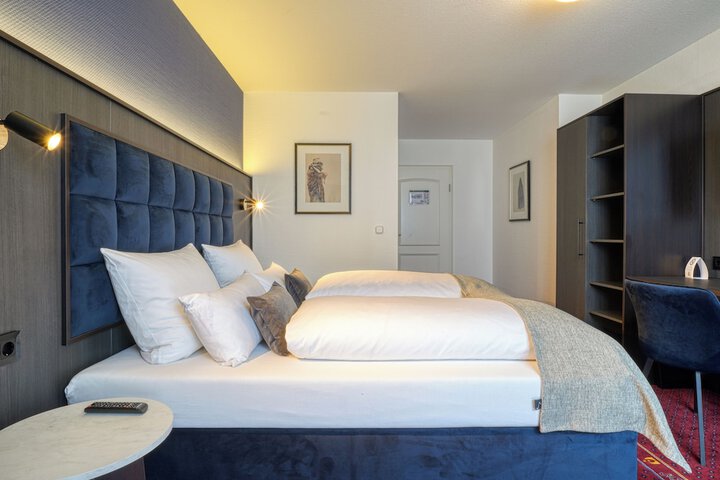 Room 35 of 77