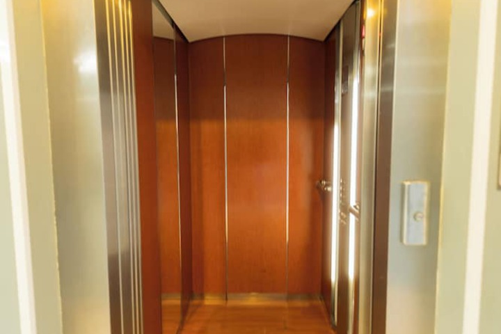 Room 66 of 102