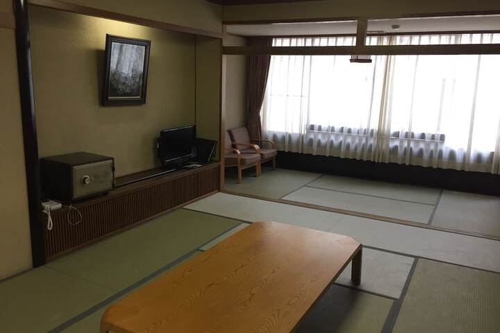 Room 10 of 40