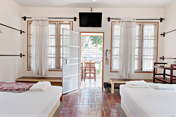 Room 2 of 96