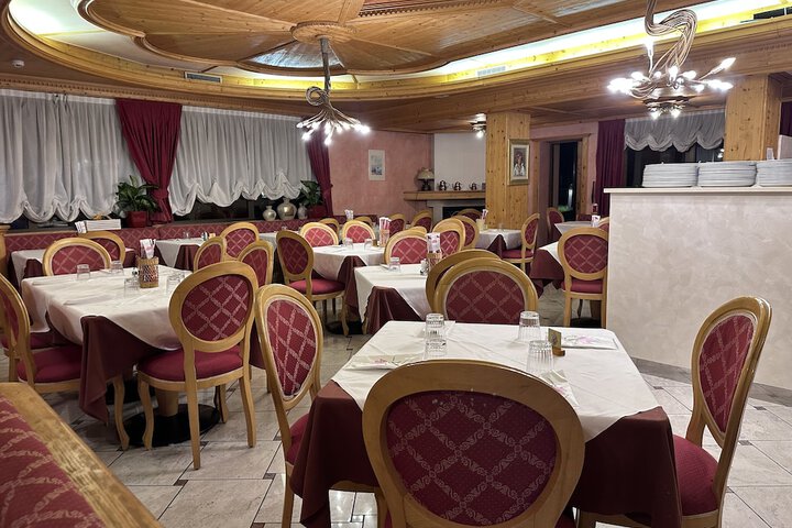 Dining 10 of 18