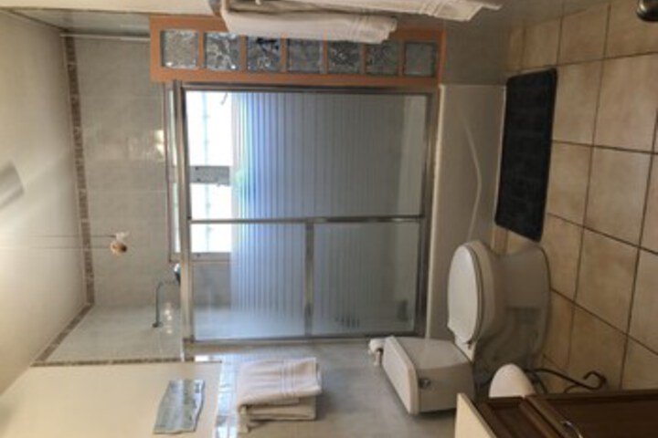 Room 2 of 27