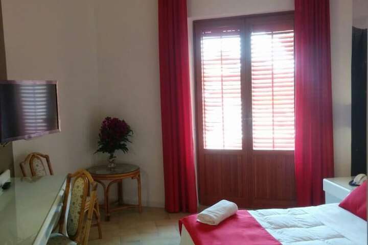 Room 11 of 85