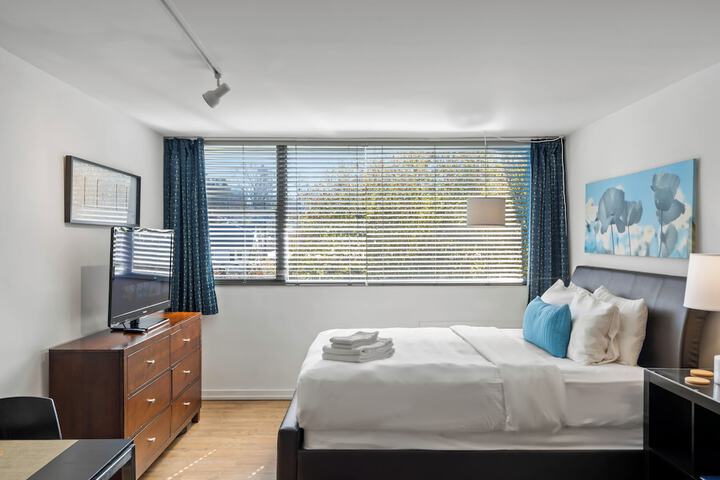 Room 6 of 73