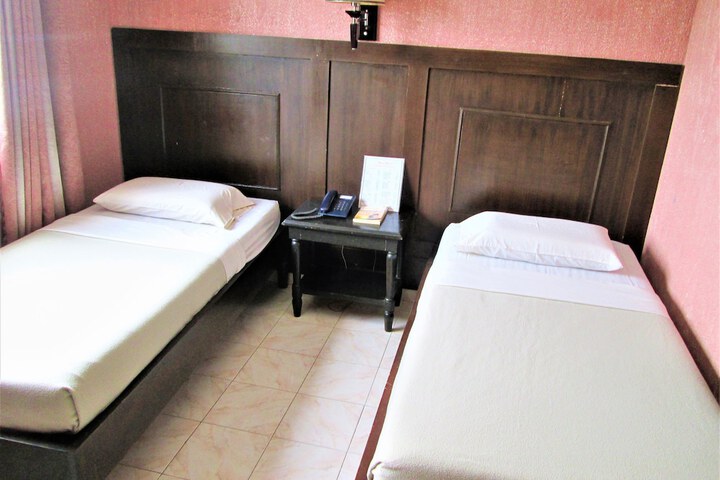 Room 8 of 35