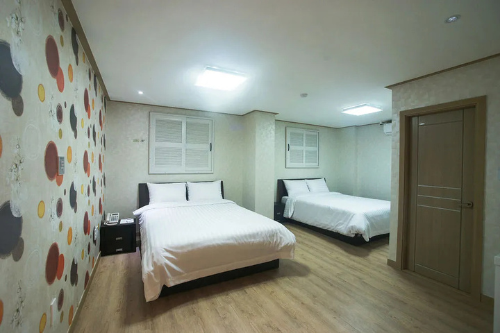 Room 6 of 20