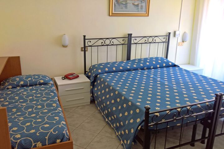 Room 6 of 27