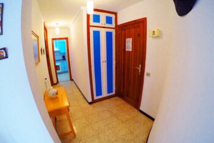 Room 13 of 16