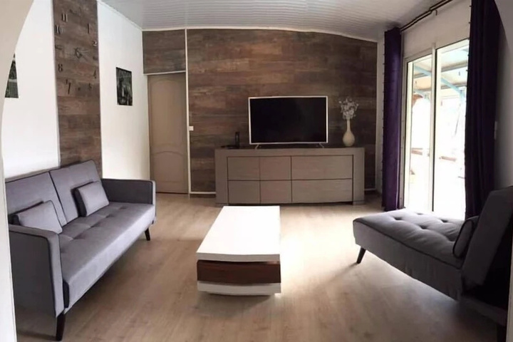Room 6 of 15