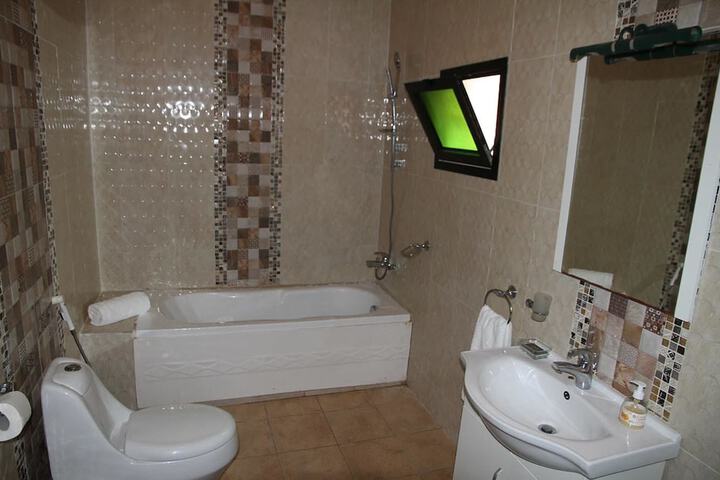 Room 8 of 10