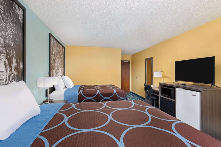 1 Queen Bed (18 of 22)