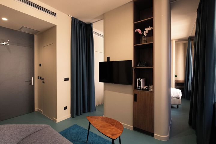 Room 73 of 133