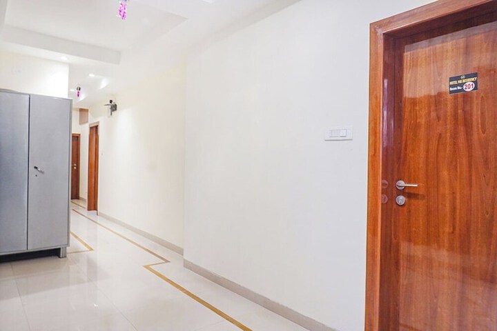 Ballroom/Hall 21 of 22