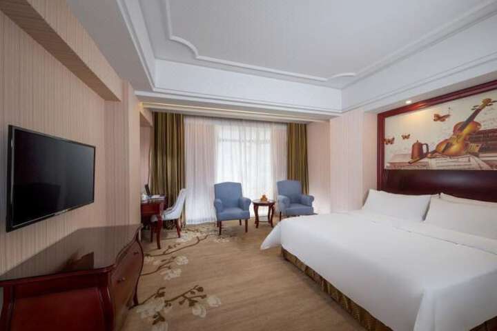 Room 2 of 6