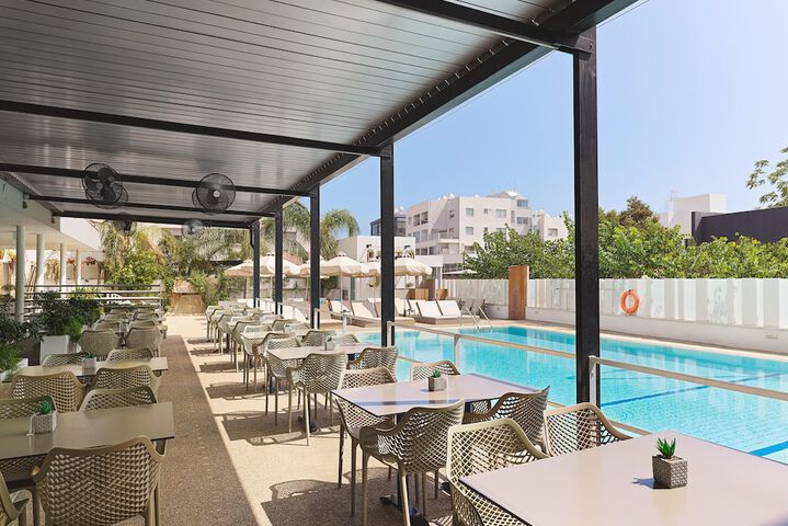 Hotel with Pool