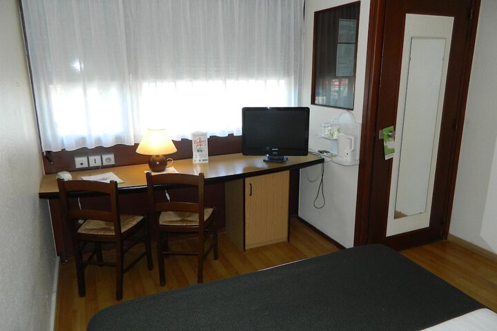 Room 8 of 30