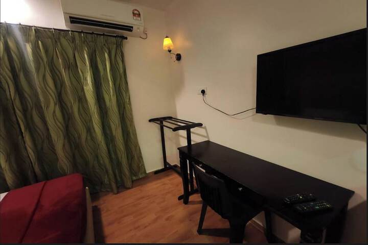 Room 14 of 37