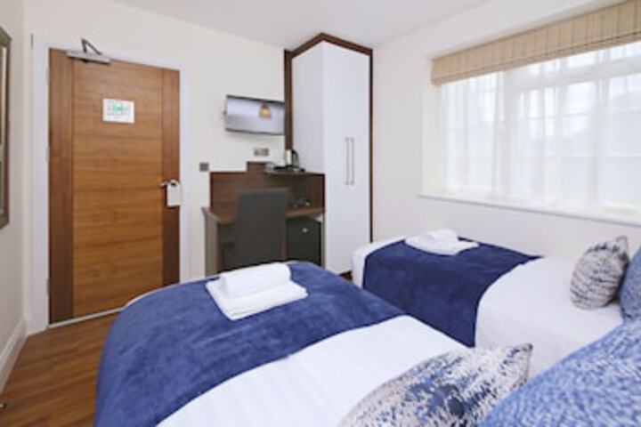 Room 46 of 171
