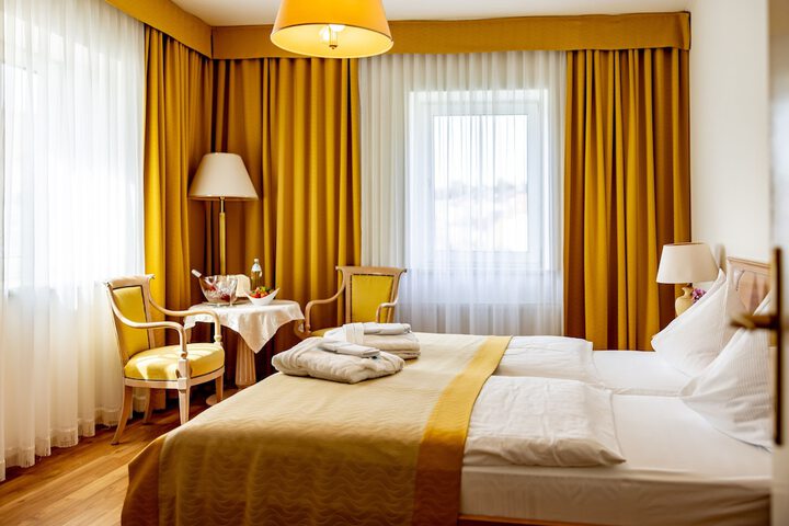Room 15 of 49