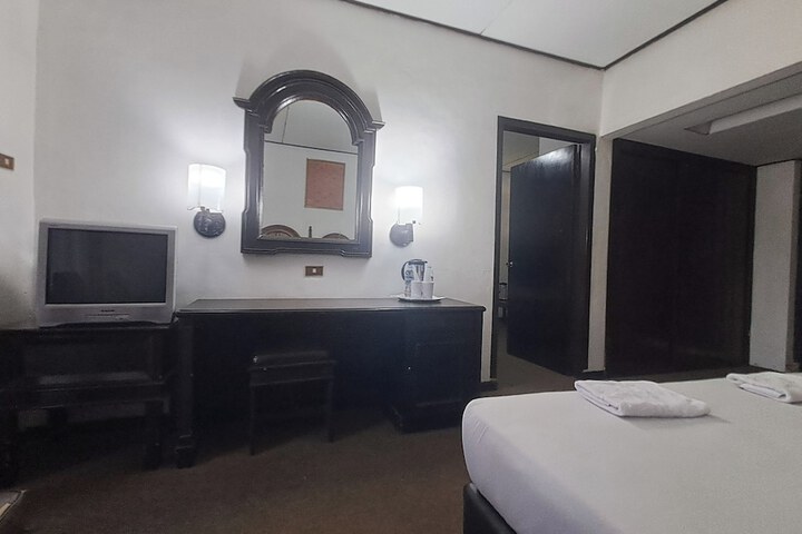 Room 9 of 79