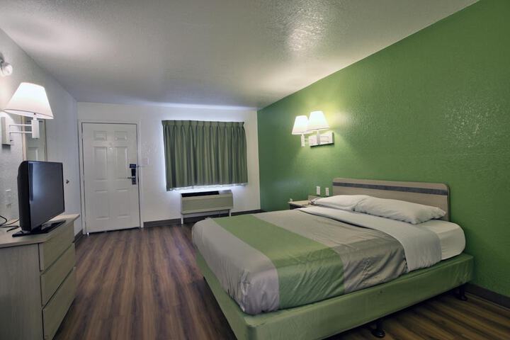 Queen Room with 2 Queen Beds Disability Accessible (13 of 19)