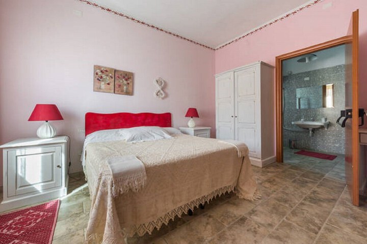 Room 6 of 42