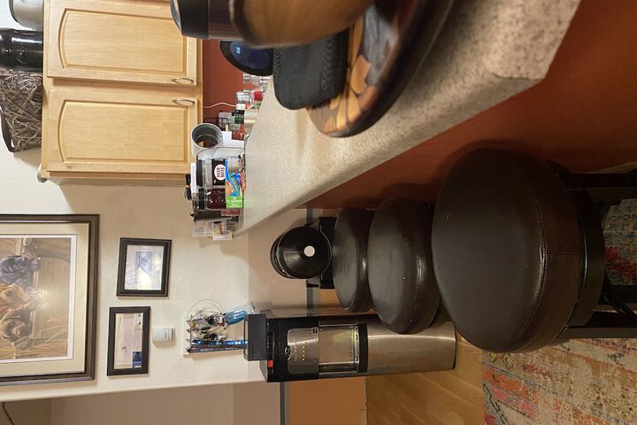 Lounge 17 of 31