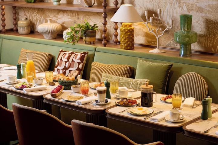 Breakfast/Coffee Service 66 of 135