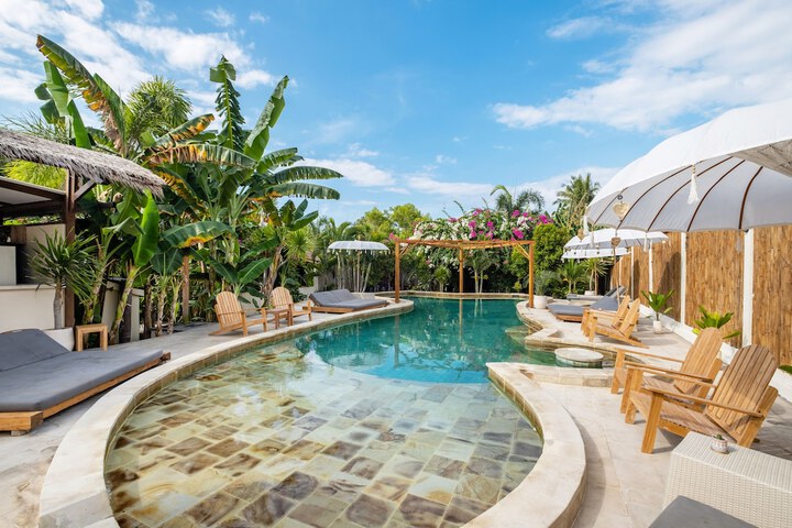 Hotel Pool