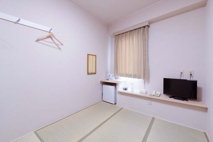 Room 12 of 100