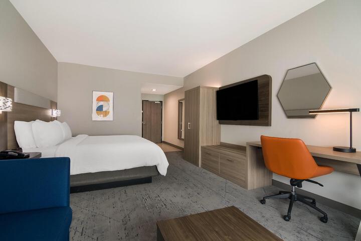 1 King Bed Standard Mobility Accessible Transfer Shower (4 of 15)