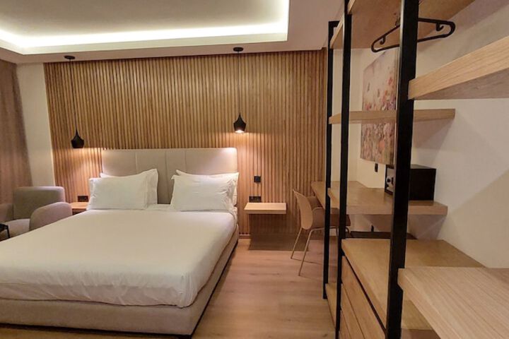 Room 13 of 84