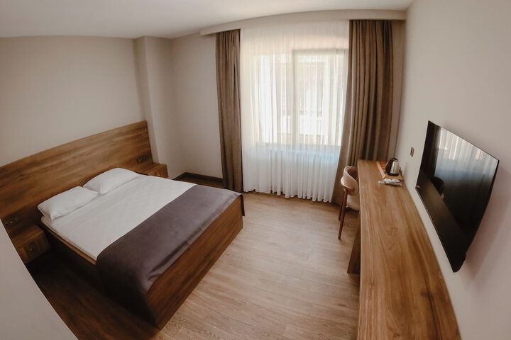 Room 6 of 9
