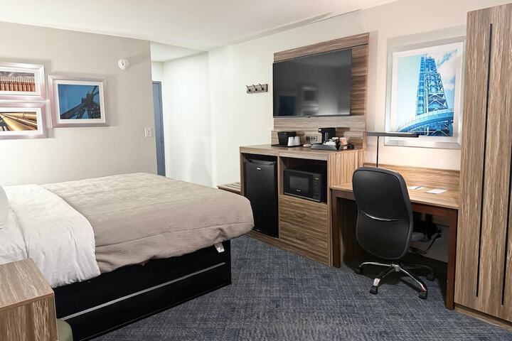 Room 4 of 38