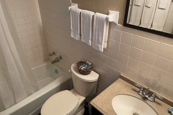 Room 17 of 34