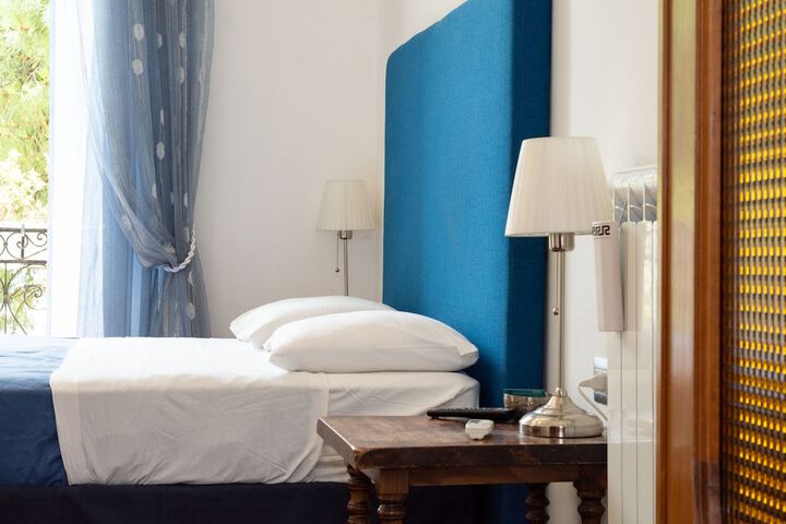 Room 4 of 36