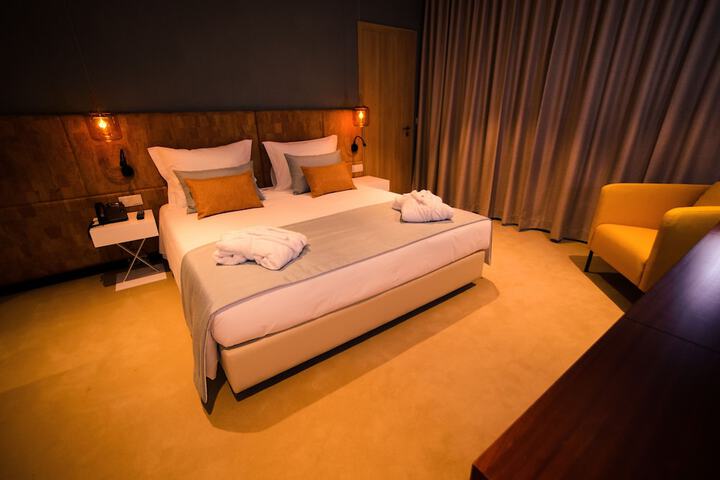 Room 8 of 87