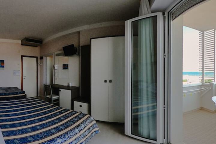 Room 22 of 67