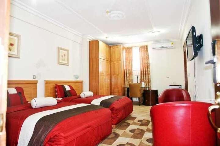 Room 13 of 31