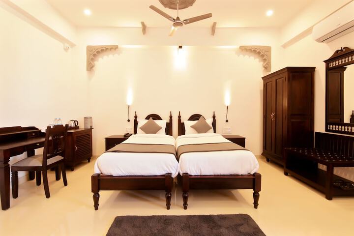 Room 6 of 32
