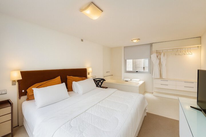Room 3 of 53