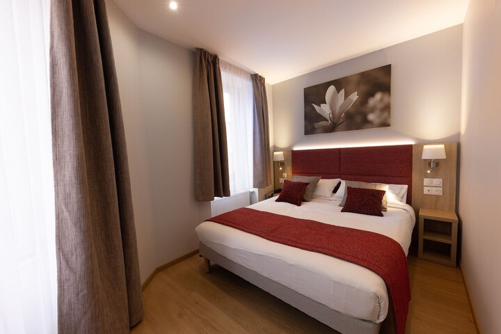 Room 6 of 17