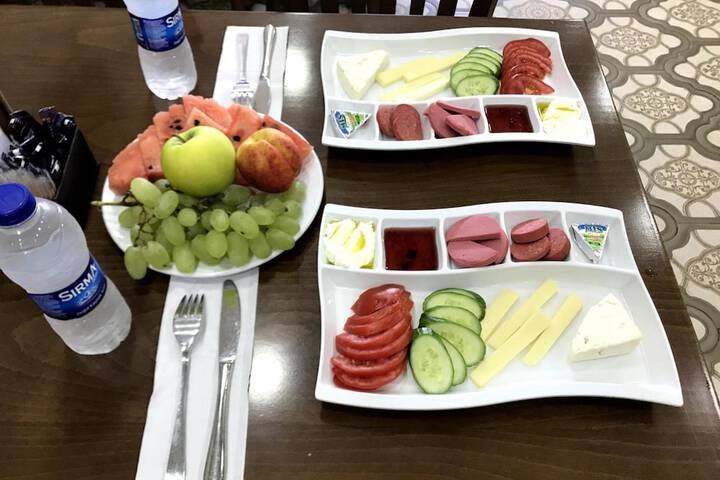 Dining 53 of 57